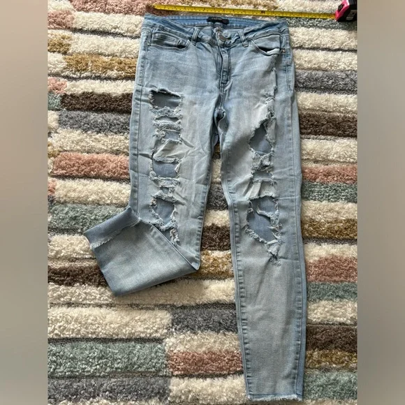 Women’s size 8 Refuge Distressed High Waist Jeans - Picture 1 of 4